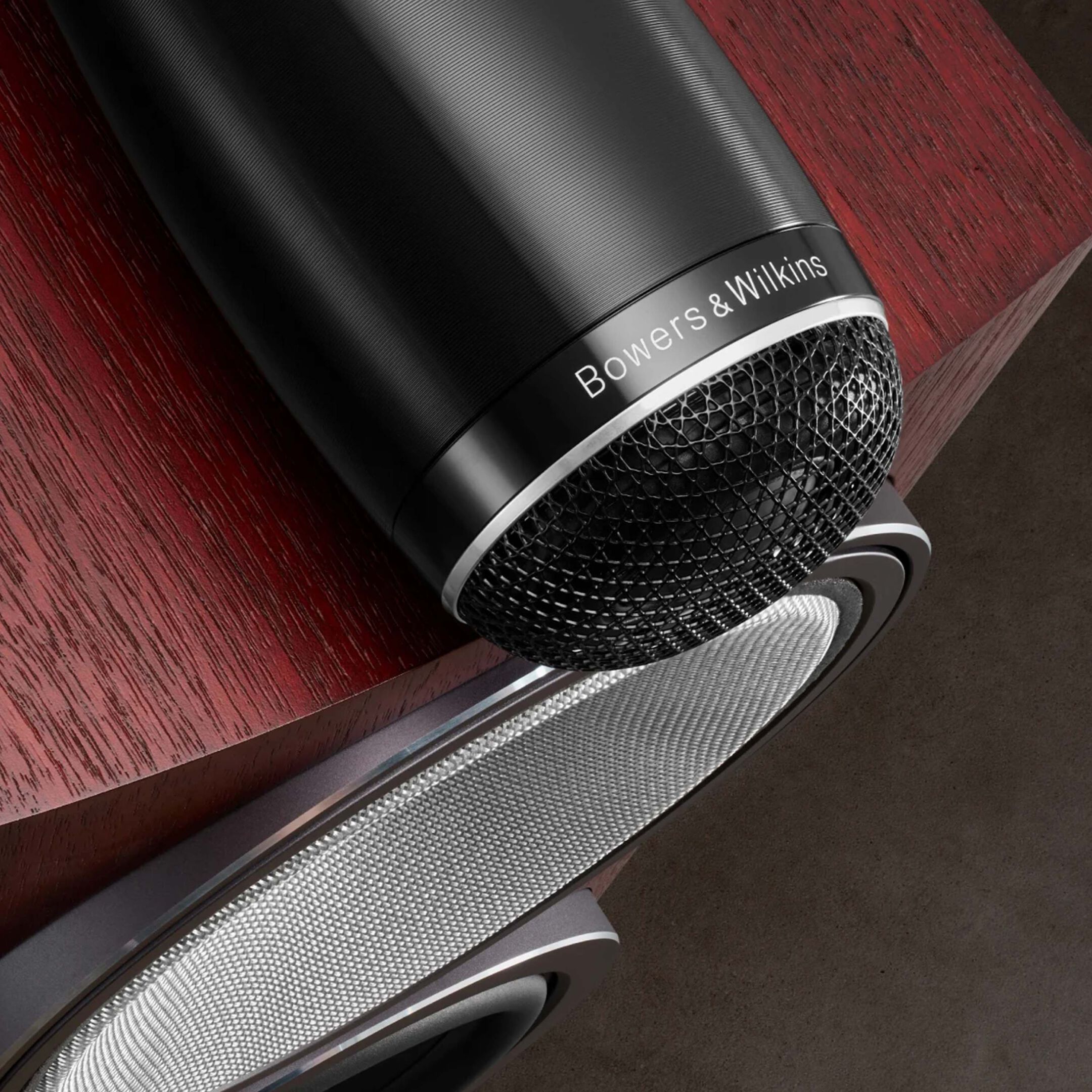 Bowers &amp; Wilkins 702 S3