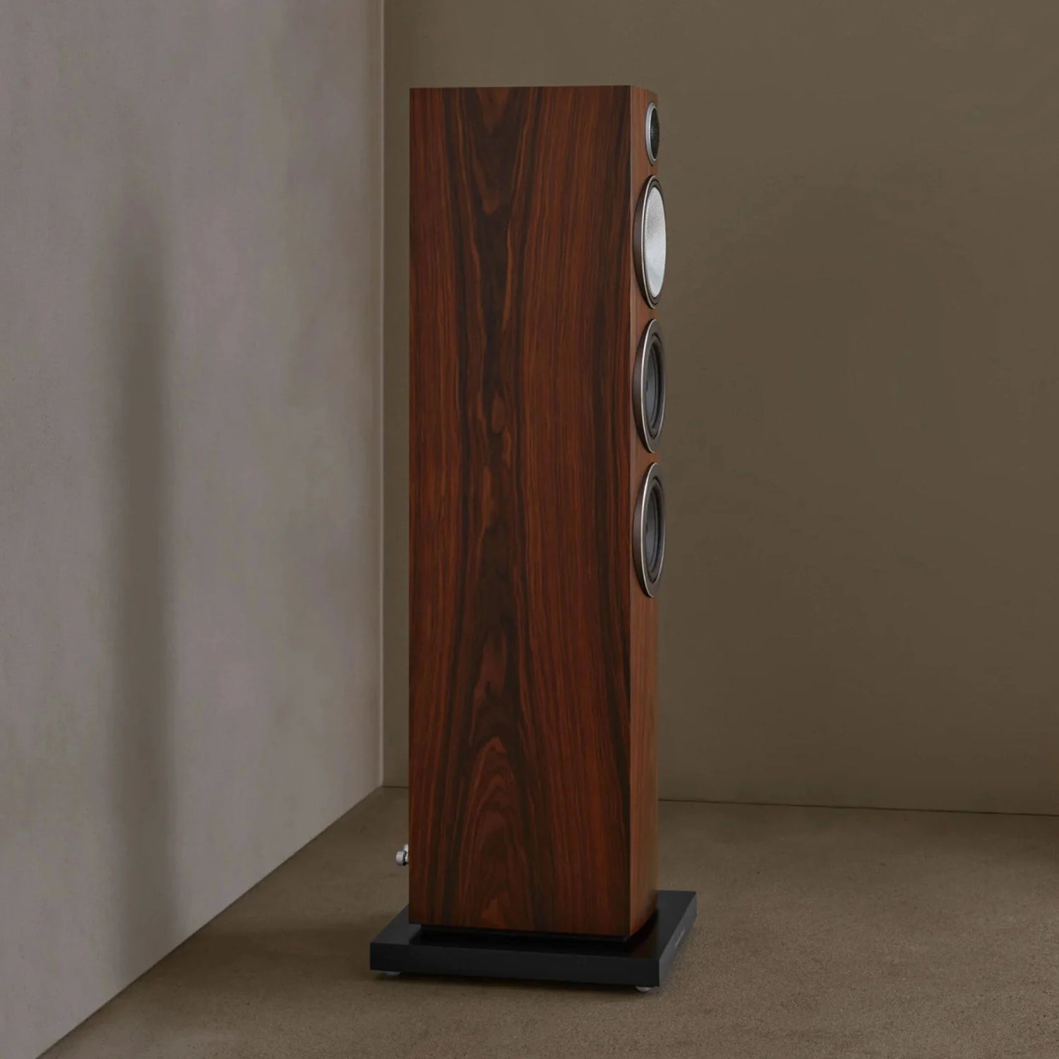 Bowers &amp; Wilkins 704 S3