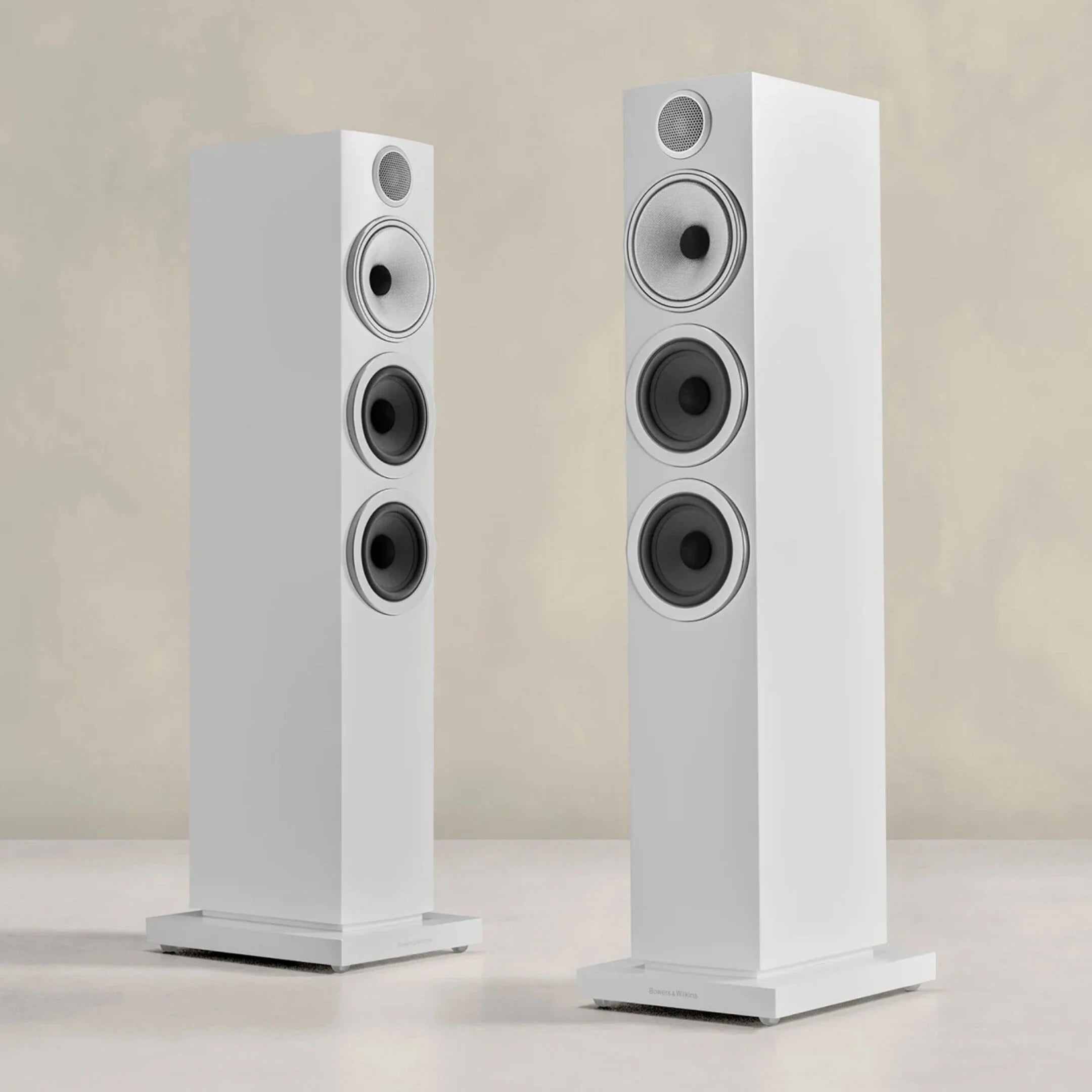 Bowers &amp; Wilkins 704 S3