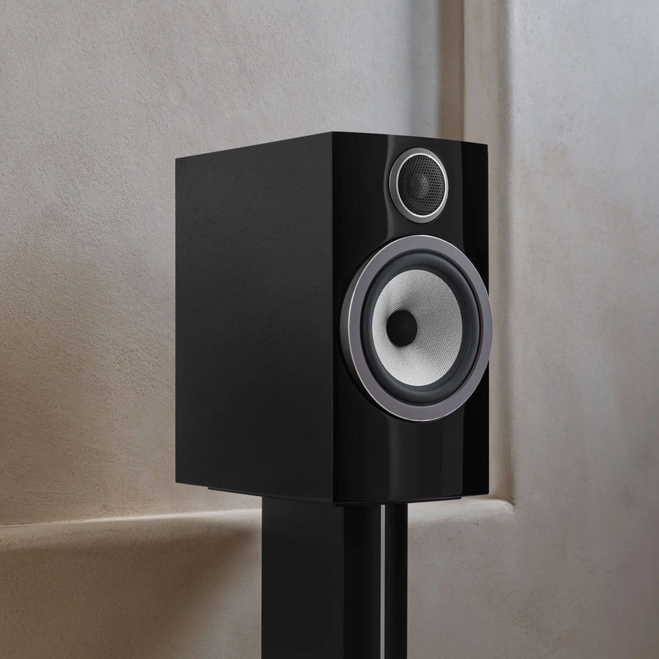 Bowers &amp; Wilkins 706 S3